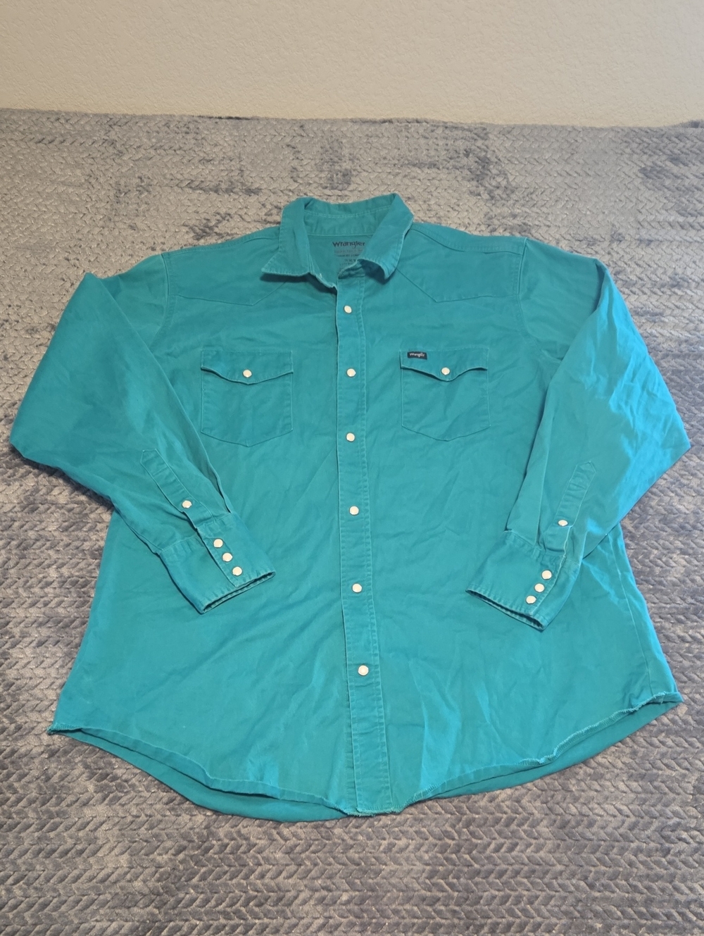 Wrangler Premium Performance Advanced Comfort western-style long sleeve shirt in